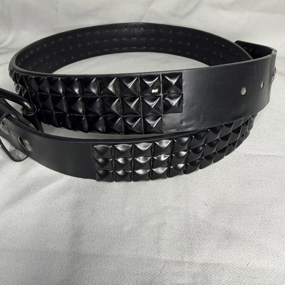 Vintage Hot Topic Mens Black 3 Row Pyramid Stud Belt Punk Emo Goth L 36-38